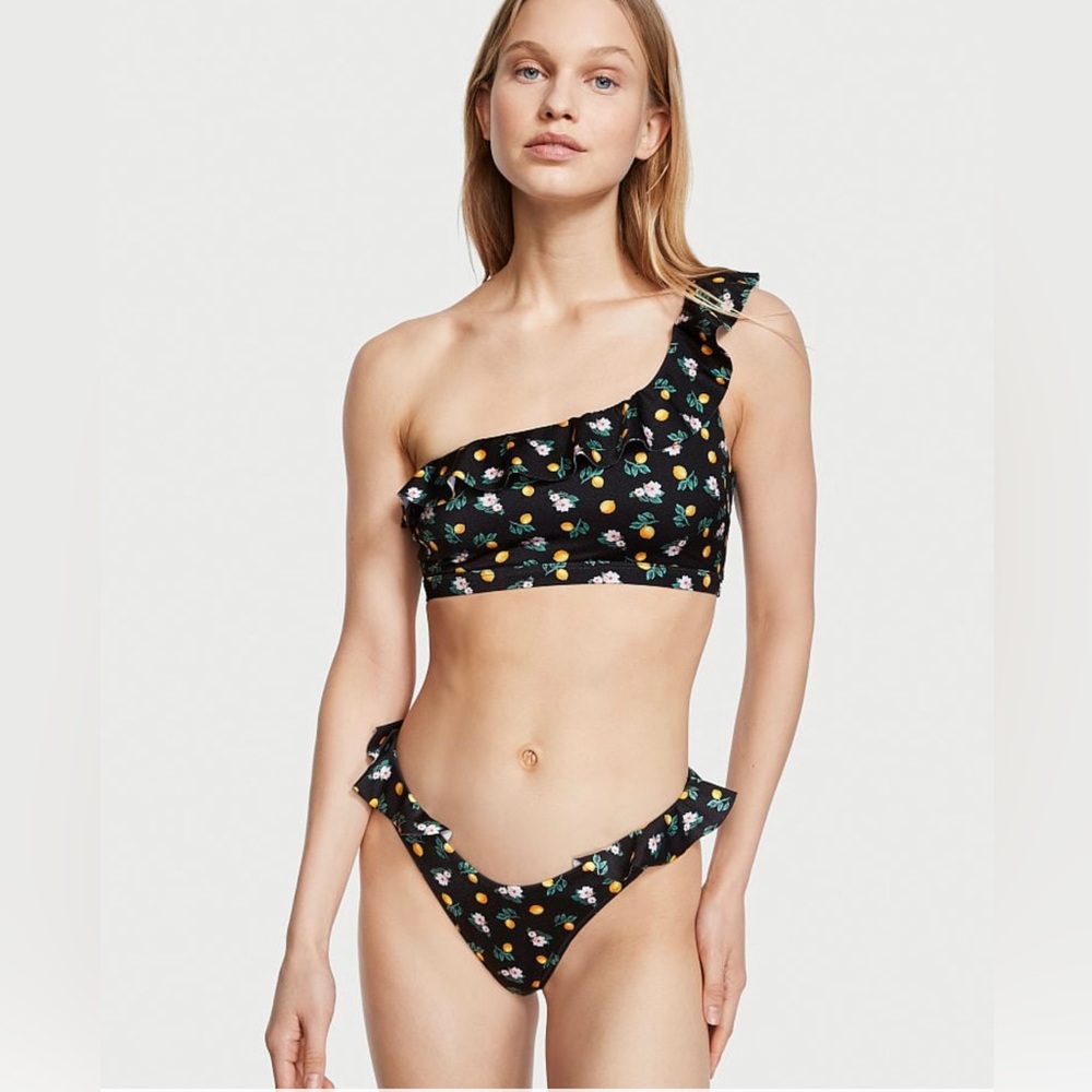 NWT Victoria’s Secret Ruffle Swimsuit